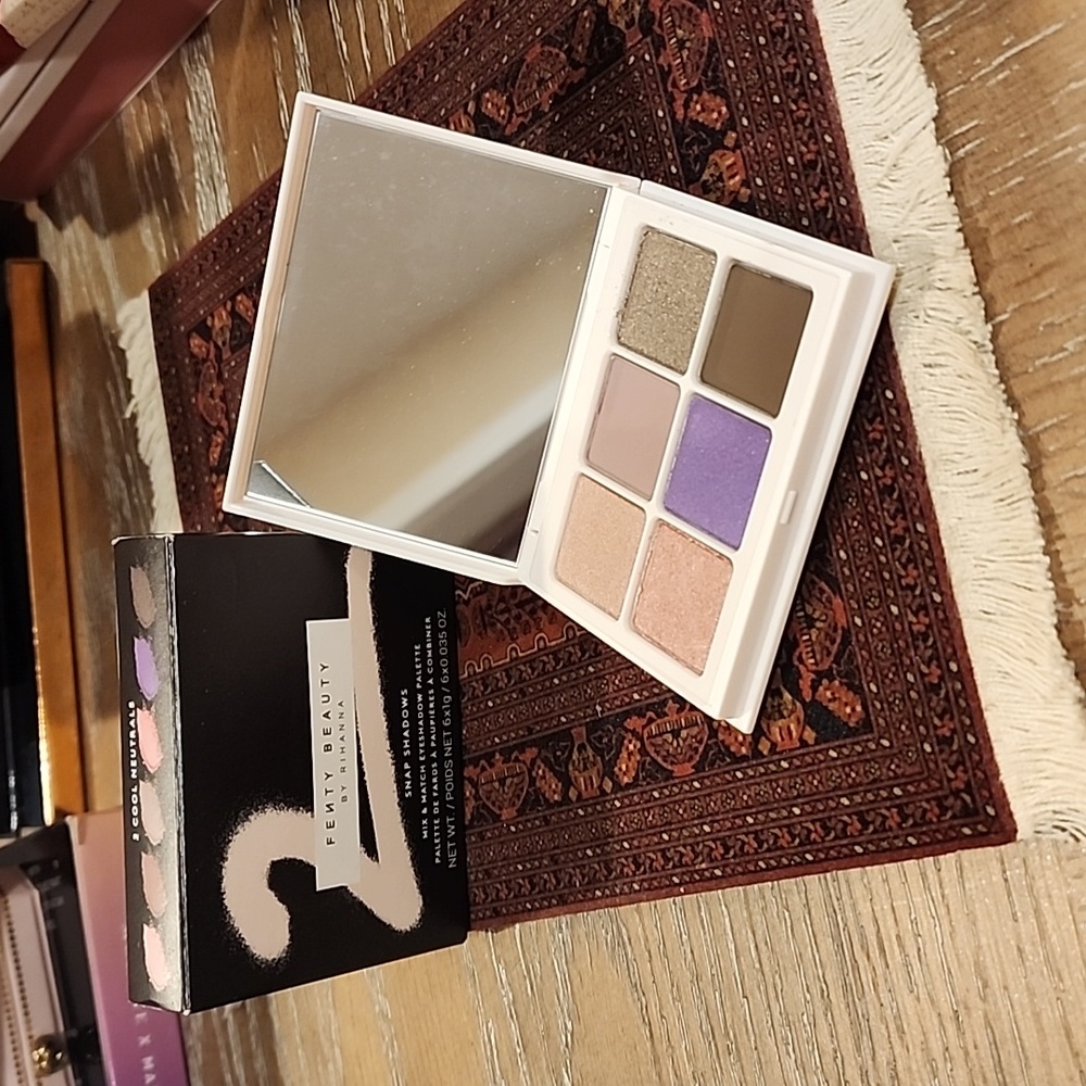Fenty Beauty Snap Shadows Eye Palette in 2 Cool Neutrals